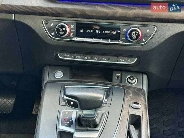 Сірий Ауді Ку 5, об'ємом двигуна 2 л та пробігом 188 тис. км за 24900 $, фото 51 на Automoto.ua