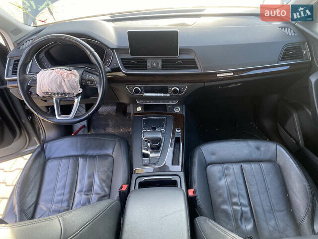 Серый Ауди Ку 5, объемом двигателя 1.98 л и пробегом 157 тыс. км за 14900 $, фото 19 на Automoto.ua