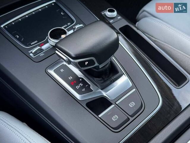 Сірий Ауді Ку 5, об'ємом двигуна 3 л та пробігом 174 тис. км за 40800 $, фото 24 на Automoto.ua