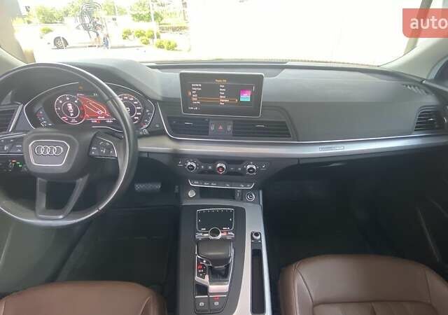 Сірий Ауді Ку 5, об'ємом двигуна 2 л та пробігом 156 тис. км за 31750 $, фото 14 на Automoto.ua