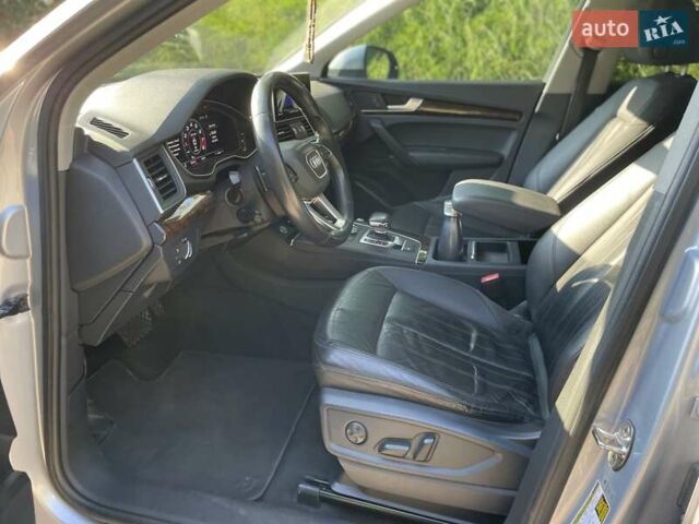 Серый Ауди Ку 5, объемом двигателя 2 л и пробегом 190 тыс. км за 19999 $, фото 18 на Automoto.ua