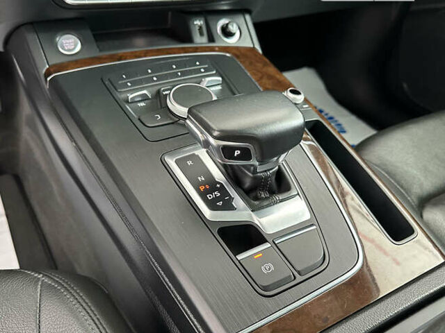 Серый Ауди Ку 5, объемом двигателя 2 л и пробегом 165 тыс. км за 26250 $, фото 29 на Automoto.ua