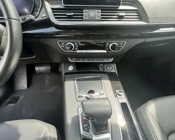 Сірий Ауді Ку 5, об'ємом двигуна 1.98 л та пробігом 97 тис. км за 28000 $, фото 3 на Automoto.ua