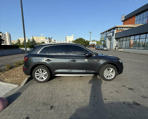 Серый Ауди Ку 5, объемом двигателя 1.98 л и пробегом 168 тыс. км за 23400 $, фото 4 на Automoto.ua