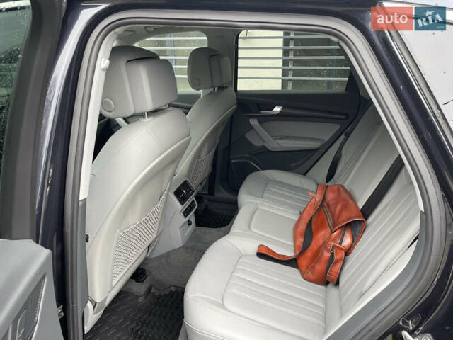 Сірий Ауді Ку 5, об'ємом двигуна 2 л та пробігом 300 тис. км за 19900 $, фото 38 на Automoto.ua