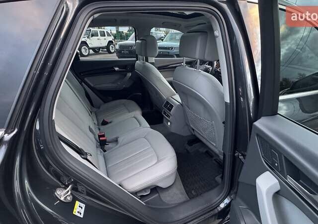 Серый Ауди Ку 5, объемом двигателя 1.98 л и пробегом 52 тыс. км за 28999 $, фото 18 на Automoto.ua