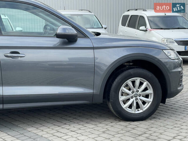 Серый Ауди Ку 5, объемом двигателя 1.97 л и пробегом 204 тыс. км за 28400 $, фото 3 на Automoto.ua