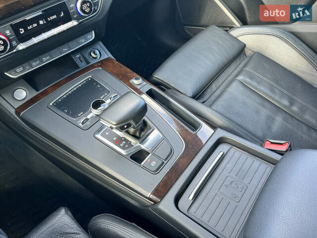 Серый Ауди Ку 5, объемом двигателя 1.98 л и пробегом 85 тыс. км за 27500 $, фото 4 на Automoto.ua