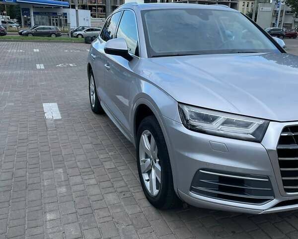 Серый Ауди Ку 5, объемом двигателя 1.98 л и пробегом 61 тыс. км за 32240 $, фото 5 на Automoto.ua