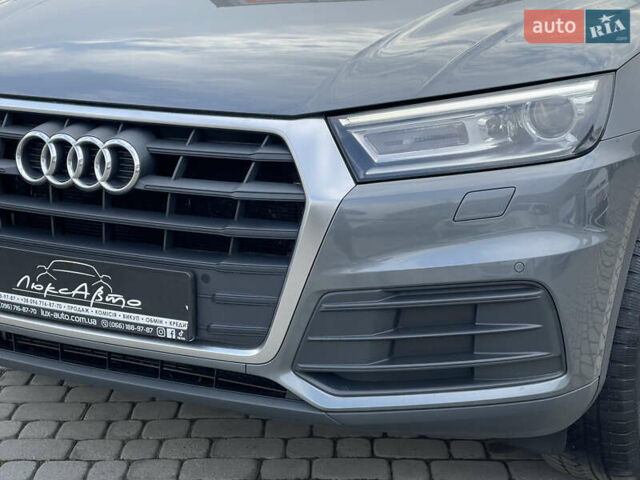 Серый Ауди Ку 5, объемом двигателя 1.97 л и пробегом 204 тыс. км за 28400 $, фото 4 на Automoto.ua