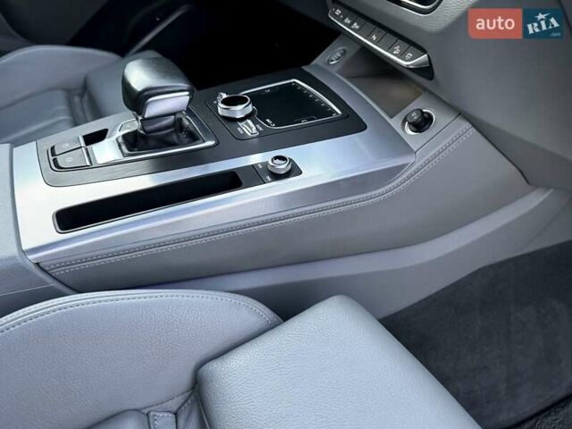 Сірий Ауді Ку 5, об'ємом двигуна 2 л та пробігом 220 тис. км за 29900 $, фото 38 на Automoto.ua