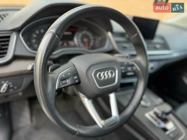 Сірий Ауді Ку 5, об'ємом двигуна 1.98 л та пробігом 63 тис. км за 27900 $, фото 23 на Automoto.ua