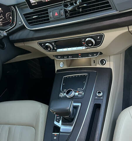 Серый Ауди Ку 5, объемом двигателя 1.98 л и пробегом 116 тыс. км за 29300 $, фото 8 на Automoto.ua