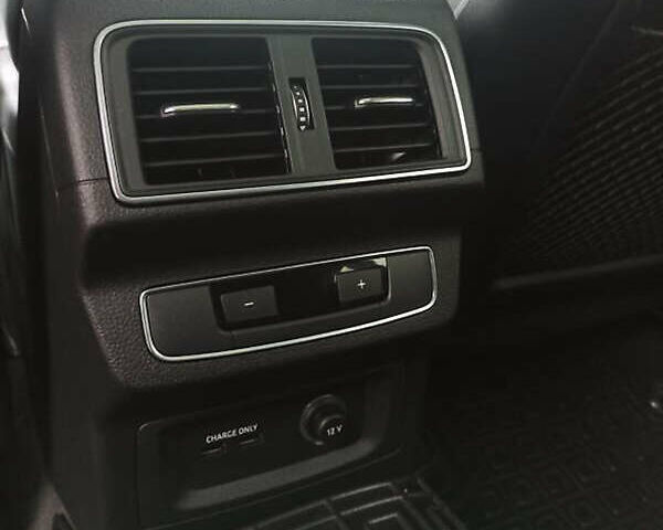 Серый Ауди Ку 5, объемом двигателя 1.98 л и пробегом 68 тыс. км за 31200 $, фото 22 на Automoto.ua