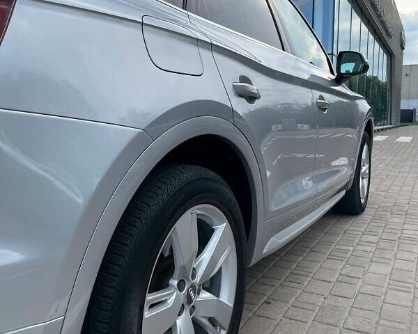 Серый Ауди Ку 5, объемом двигателя 1.98 л и пробегом 61 тыс. км за 32240 $, фото 2 на Automoto.ua