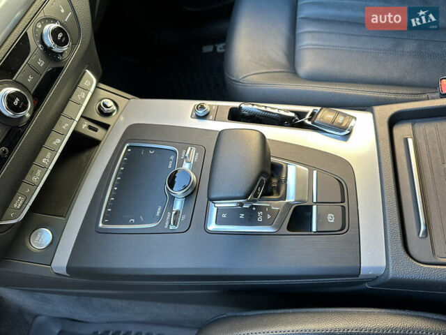 Серый Ауди Ку 5, объемом двигателя 1.97 л и пробегом 85 тыс. км за 38000 $, фото 15 на Automoto.ua