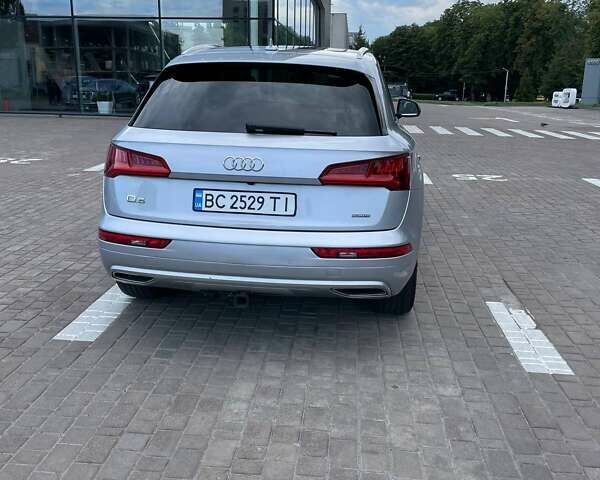 Серый Ауди Ку 5, объемом двигателя 1.98 л и пробегом 61 тыс. км за 32240 $, фото 1 на Automoto.ua