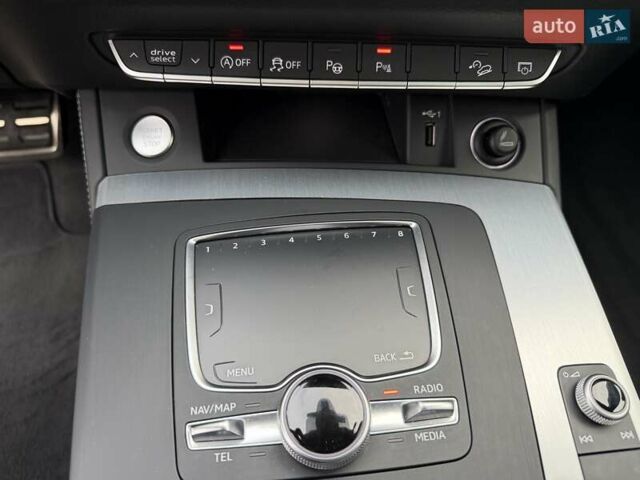 Серый Ауди Ку 5, объемом двигателя 2.97 л и пробегом 71 тыс. км за 53500 $, фото 37 на Automoto.ua