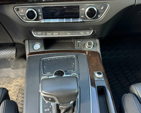 Сірий Ауді Ку 5, об'ємом двигуна 1.99 л та пробігом 104 тис. км за 28000 $, фото 18 на Automoto.ua