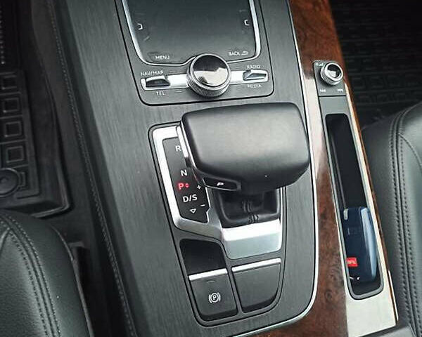 Серый Ауди Ку 5, объемом двигателя 1.98 л и пробегом 68 тыс. км за 31200 $, фото 18 на Automoto.ua