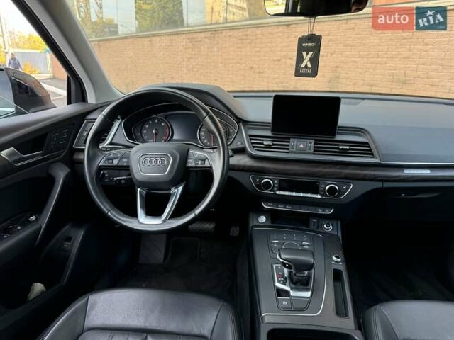 Сірий Ауді Ку 5, об'ємом двигуна 1.98 л та пробігом 63 тис. км за 27900 $, фото 22 на Automoto.ua