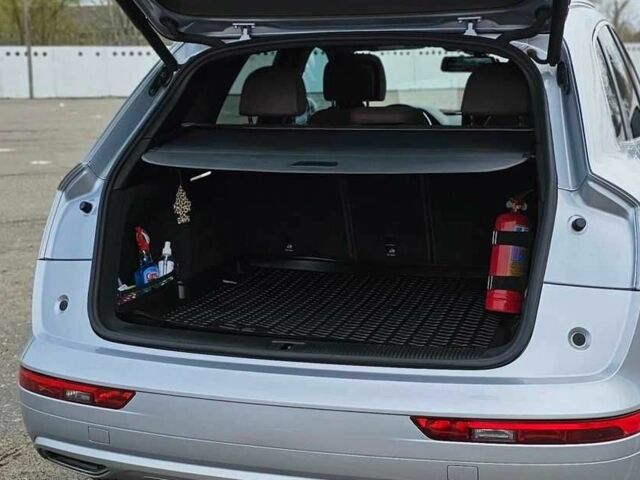 Серый Ауди Ку 5, объемом двигателя 2 л и пробегом 118 тыс. км за 17000 $, фото 2 на Automoto.ua