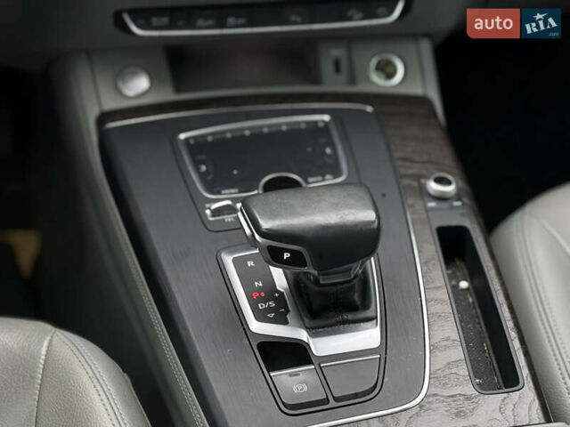 Серый Ауди Ку 5, объемом двигателя 2 л и пробегом 129 тыс. км за 19200 $, фото 21 на Automoto.ua