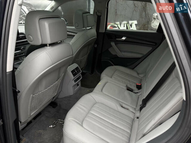 Серый Ауди Ку 5, объемом двигателя 2 л и пробегом 129 тыс. км за 19200 $, фото 16 на Automoto.ua