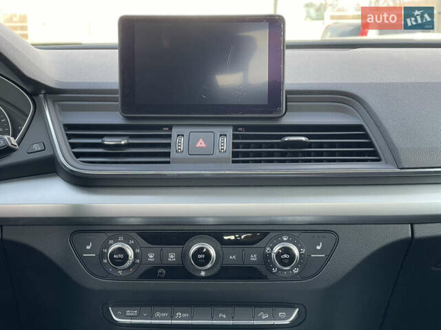 Серый Ауди Ку 5, объемом двигателя 1.97 л и пробегом 204 тыс. км за 28400 $, фото 23 на Automoto.ua