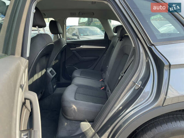 Серый Ауди Ку 5, объемом двигателя 1.97 л и пробегом 204 тыс. км за 28400 $, фото 33 на Automoto.ua