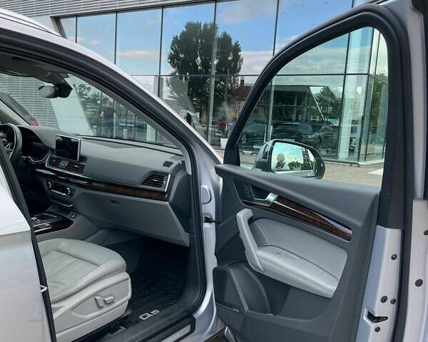 Серый Ауди Ку 5, объемом двигателя 1.98 л и пробегом 61 тыс. км за 32240 $, фото 17 на Automoto.ua