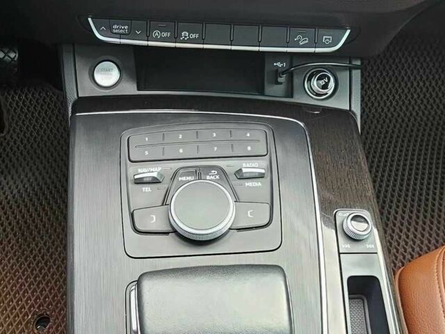 Серый Ауди Ку 5, объемом двигателя 2 л и пробегом 118 тыс. км за 17000 $, фото 5 на Automoto.ua