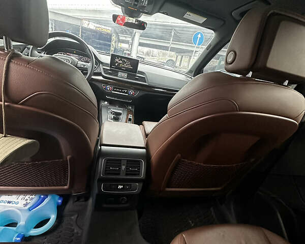 Серый Ауди Ку 5, объемом двигателя 1.98 л и пробегом 89 тыс. км за 28000 $, фото 6 на Automoto.ua