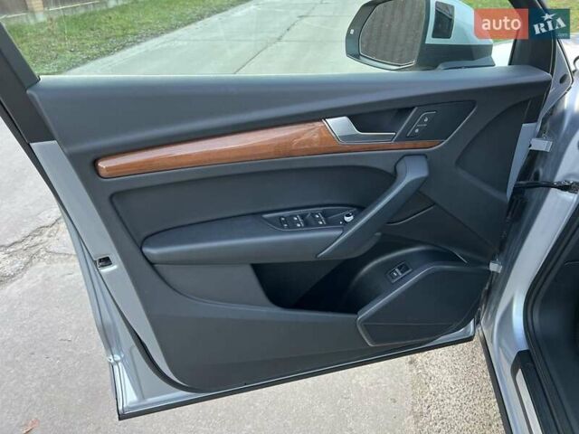 Сірий Ауді Ку 5, об'ємом двигуна 2 л та пробігом 77 тис. км за 28900 $, фото 9 на Automoto.ua