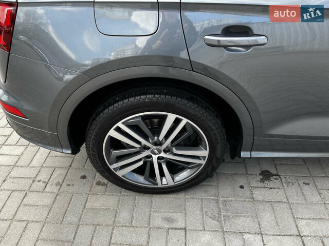 Серый Ауди Ку 5, объемом двигателя 2 л и пробегом 204 тыс. км за 29500 $, фото 4 на Automoto.ua