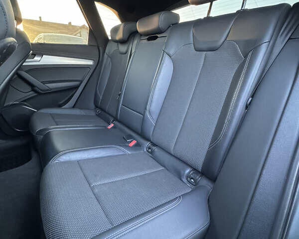 Серый Ауди Ку 5, объемом двигателя 1.97 л и пробегом 215 тыс. км за 39000 $, фото 23 на Automoto.ua