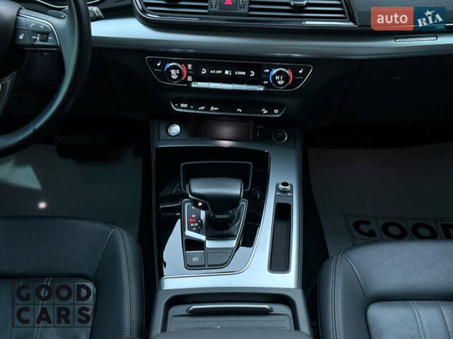 Серый Ауди Ку 5, объемом двигателя 1.98 л и пробегом 30 тыс. км за 52000 $, фото 24 на Automoto.ua