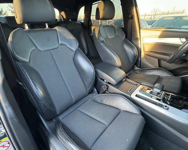 Серый Ауди Ку 5, объемом двигателя 1.97 л и пробегом 215 тыс. км за 39000 $, фото 27 на Automoto.ua