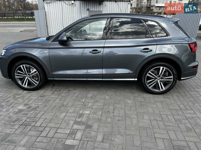 Серый Ауди Ку 5, объемом двигателя 2 л и пробегом 204 тыс. км за 29500 $, фото 2 на Automoto.ua