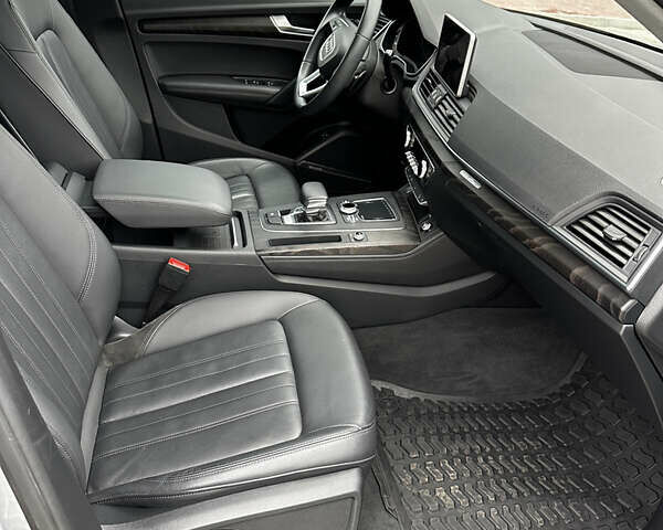 Серый Ауди Ку 5, объемом двигателя 1.98 л и пробегом 100 тыс. км за 34500 $, фото 13 на Automoto.ua