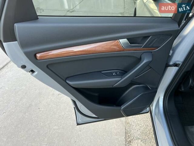 Сірий Ауді Ку 5, об'ємом двигуна 2 л та пробігом 77 тис. км за 28900 $, фото 22 на Automoto.ua