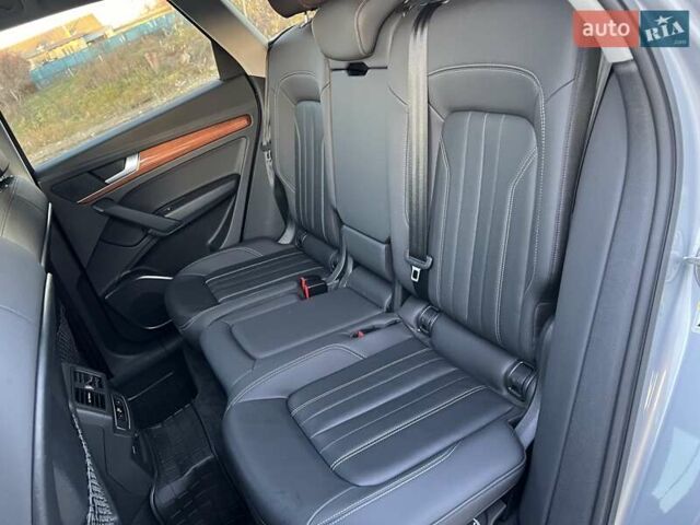 Сірий Ауді Ку 5, об'ємом двигуна 2 л та пробігом 77 тис. км за 28900 $, фото 24 на Automoto.ua