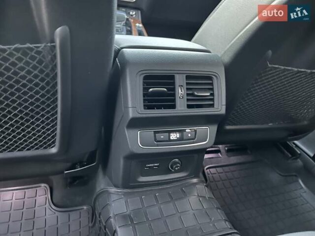 Сірий Ауді Ку 5, об'ємом двигуна 2 л та пробігом 77 тис. км за 28900 $, фото 23 на Automoto.ua