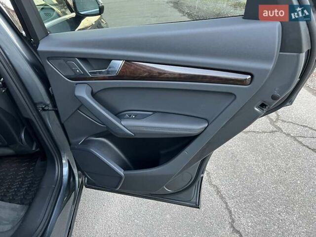 Сірий Ауді Ку 5, об'ємом двигуна 2 л та пробігом 104 тис. км за 26900 $, фото 30 на Automoto.ua