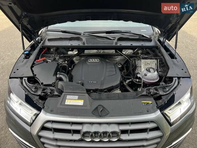 Серый Ауди Ку 5, объемом двигателя 0 л и пробегом 104 тыс. км за 27500 $, фото 44 на Automoto.ua