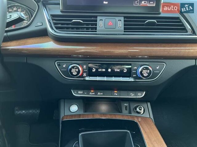 Сірий Ауді Ку 5, об'ємом двигуна 2 л та пробігом 77 тис. км за 28900 $, фото 18 на Automoto.ua