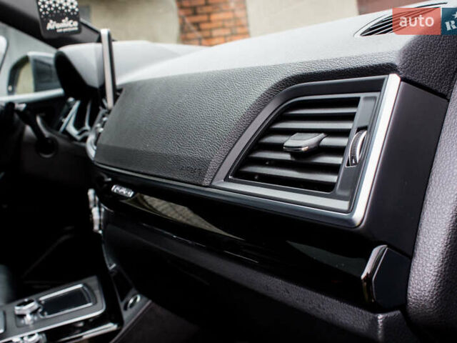 Сірий Ауді Ку 5, об'ємом двигуна 2 л та пробігом 149 тис. км за 31000 $, фото 92 на Automoto.ua