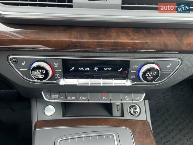 Серый Ауди Ку 5, объемом двигателя 0 л и пробегом 104 тыс. км за 27500 $, фото 41 на Automoto.ua