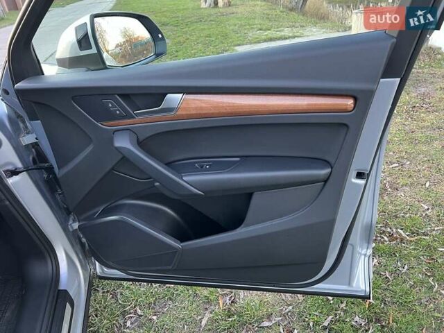 Сірий Ауді Ку 5, об'ємом двигуна 2 л та пробігом 77 тис. км за 28900 $, фото 32 на Automoto.ua