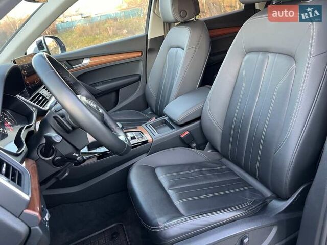 Сірий Ауді Ку 5, об'ємом двигуна 2 л та пробігом 77 тис. км за 28900 $, фото 13 на Automoto.ua